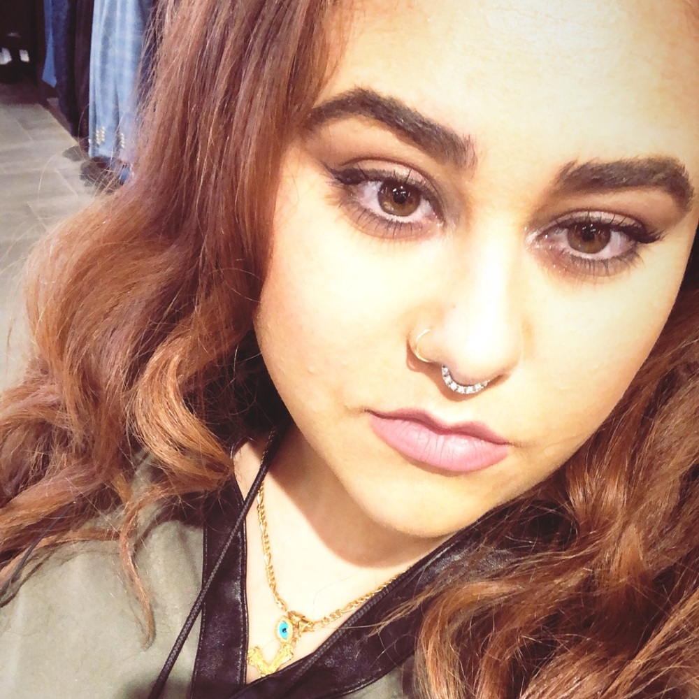 Meet your Posher, Nina